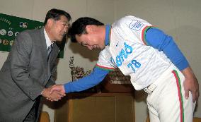 Seibu Lions manager Higashio calls it quits